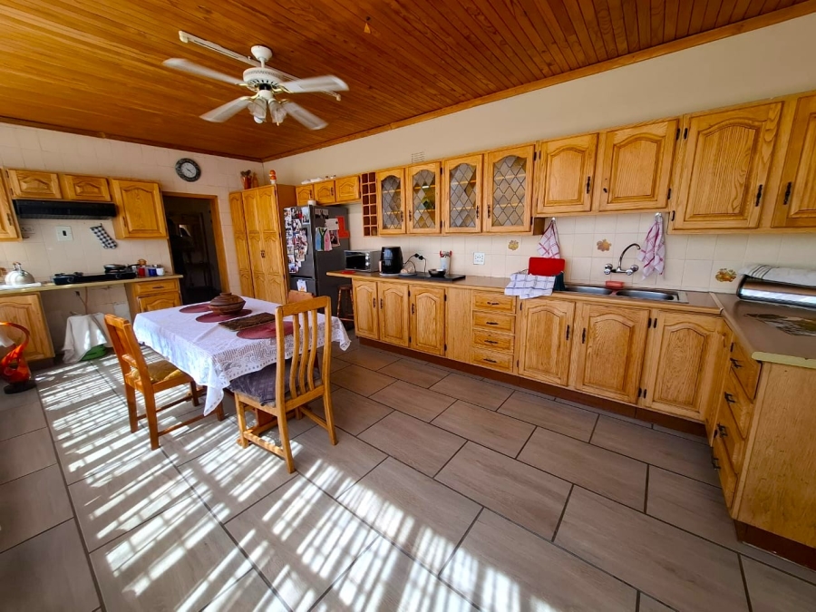 7 Bedroom Property for Sale in Mooilande Gauteng