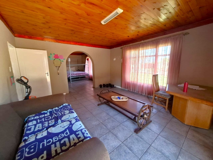 7 Bedroom Property for Sale in Mooilande Gauteng