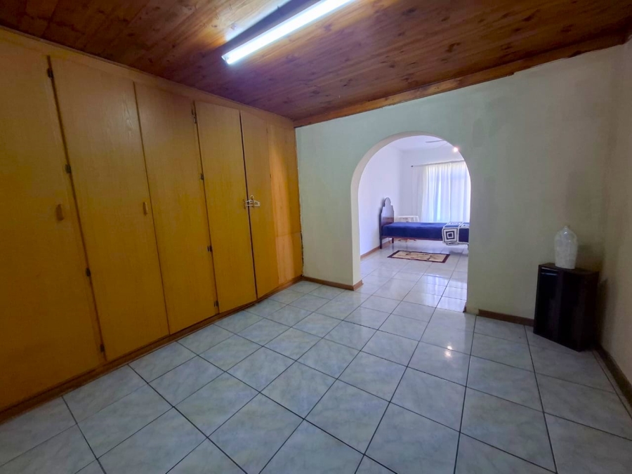 7 Bedroom Property for Sale in Mooilande Gauteng