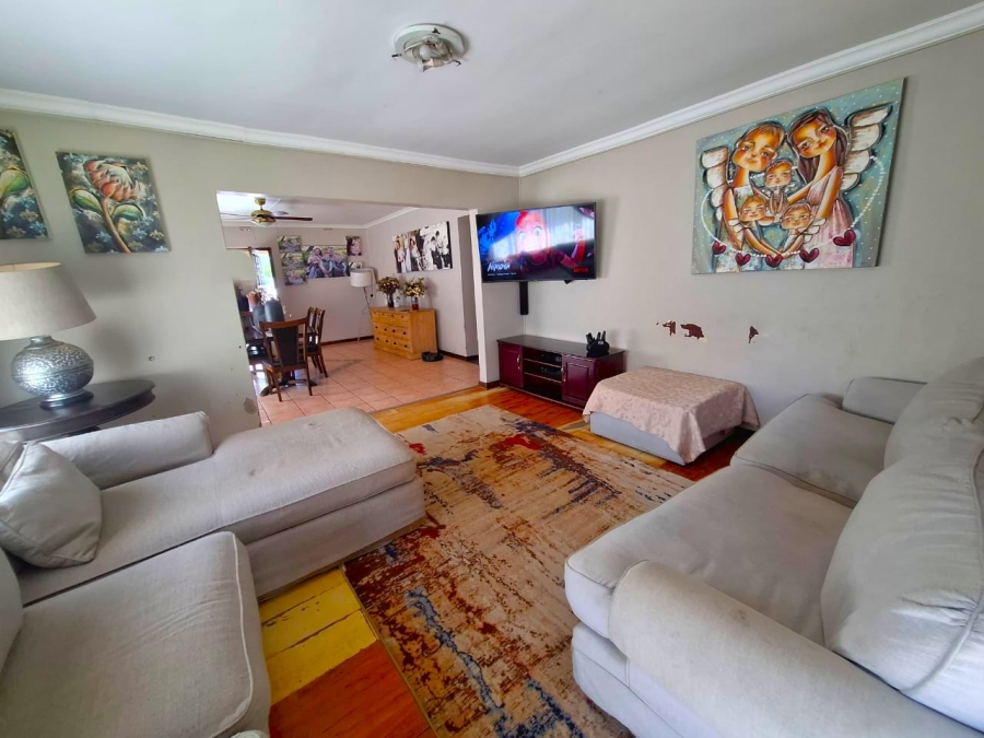 7 Bedroom Property for Sale in Mooilande Gauteng