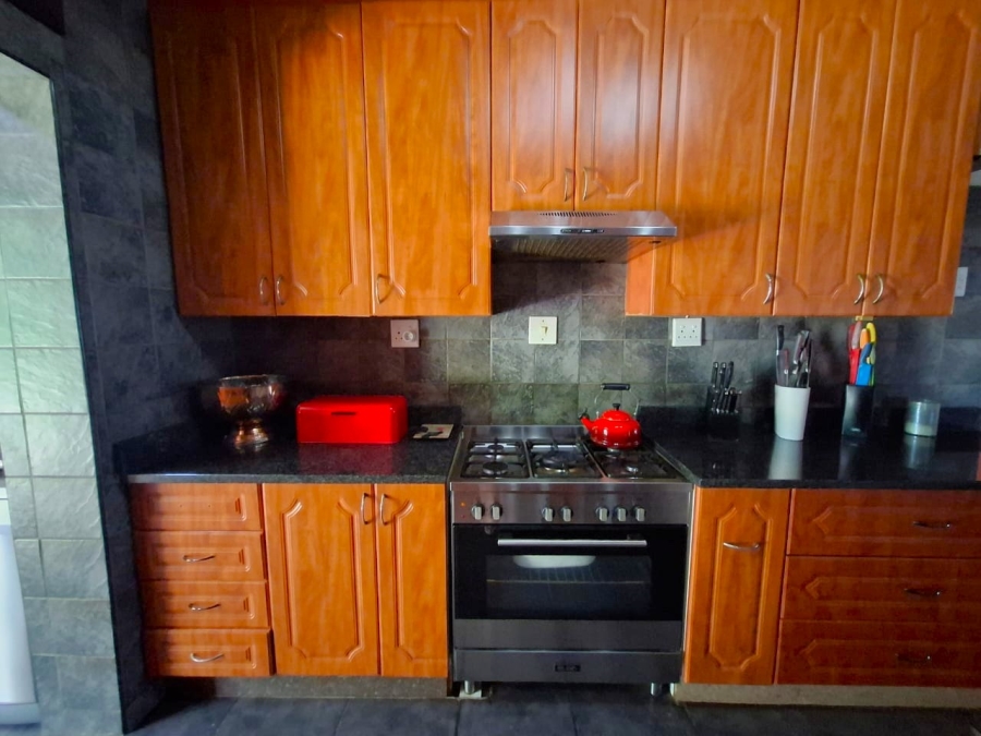 7 Bedroom Property for Sale in Mooilande Gauteng