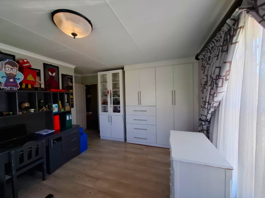 7 Bedroom Property for Sale in Mooilande Gauteng