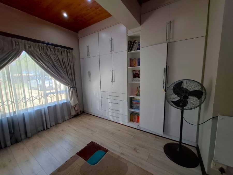 7 Bedroom Property for Sale in Mooilande Gauteng