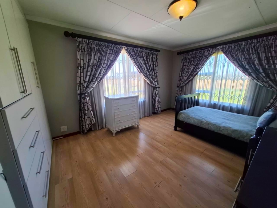 7 Bedroom Property for Sale in Mooilande Gauteng