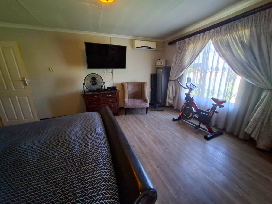 7 Bedroom Property for Sale in Mooilande Gauteng