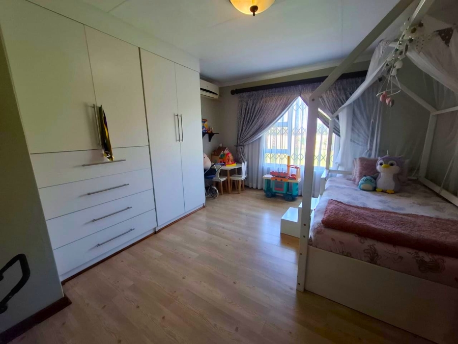 7 Bedroom Property for Sale in Mooilande Gauteng