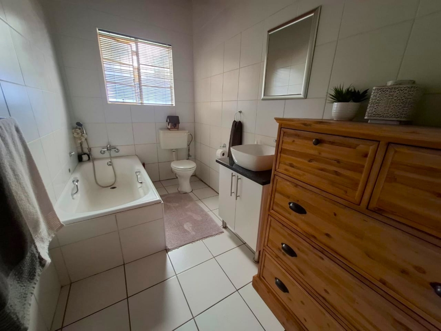 7 Bedroom Property for Sale in Mooilande Gauteng