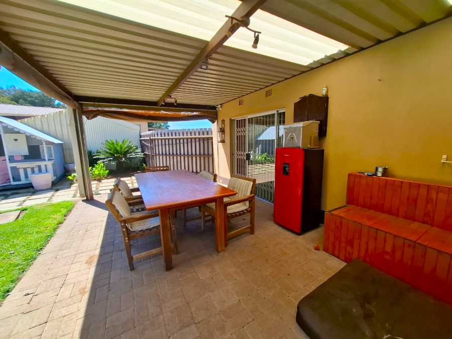 7 Bedroom Property for Sale in Mooilande Gauteng