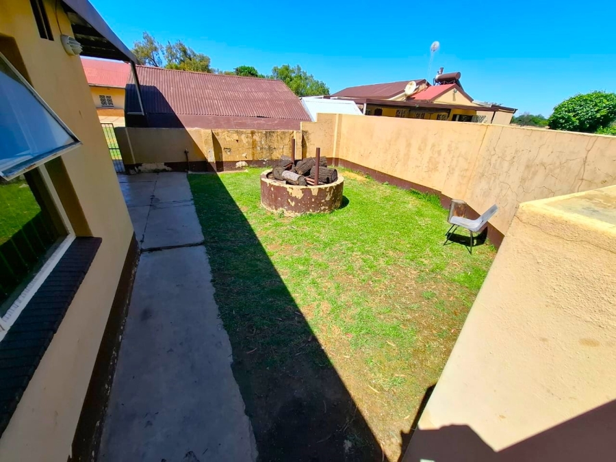 7 Bedroom Property for Sale in Mooilande Gauteng