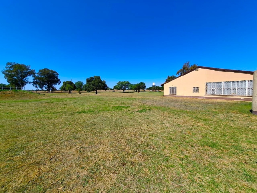 7 Bedroom Property for Sale in Mooilande Gauteng