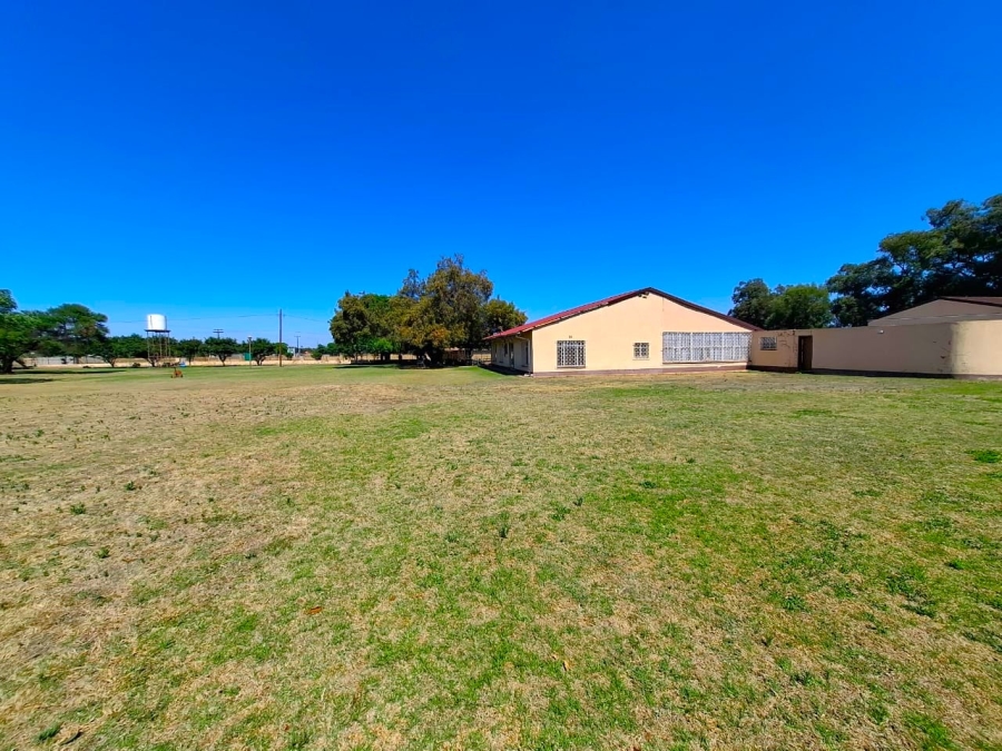 7 Bedroom Property for Sale in Mooilande Gauteng
