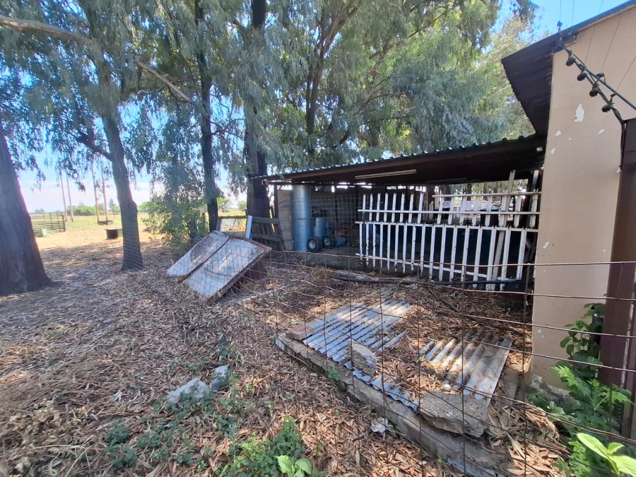 7 Bedroom Property for Sale in Mooilande Gauteng