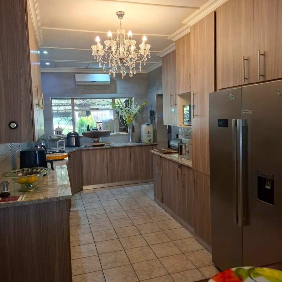 6 Bedroom Property for Sale in Meyerton Central Gauteng