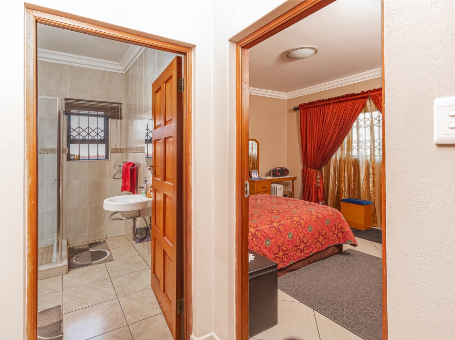 5 Bedroom Property for Sale in Helderwyk Gauteng