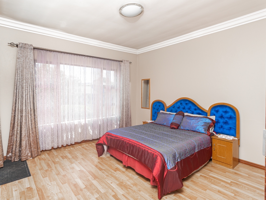 5 Bedroom Property for Sale in Helderwyk Gauteng