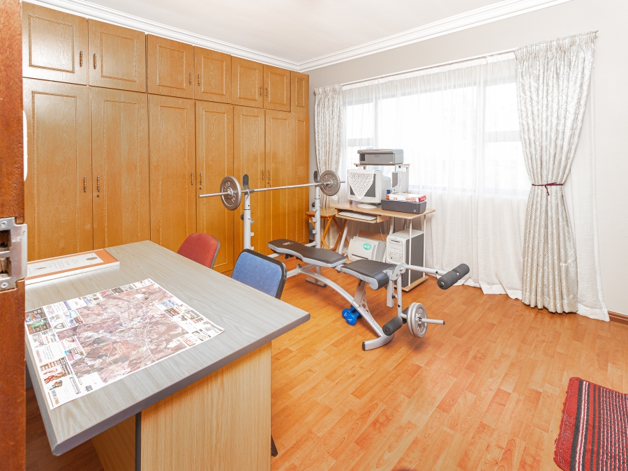 5 Bedroom Property for Sale in Helderwyk Gauteng