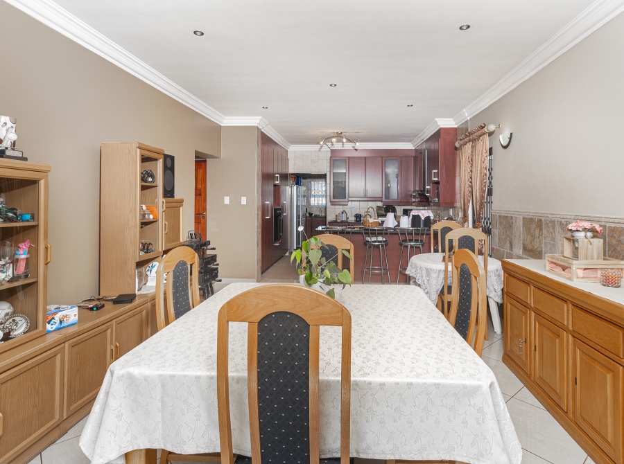 5 Bedroom Property for Sale in Helderwyk Gauteng