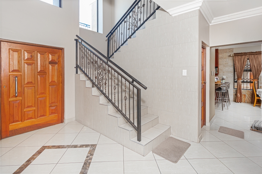 5 Bedroom Property for Sale in Helderwyk Gauteng