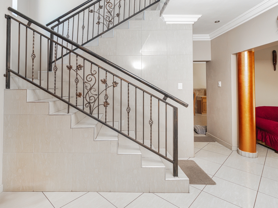 5 Bedroom Property for Sale in Helderwyk Gauteng