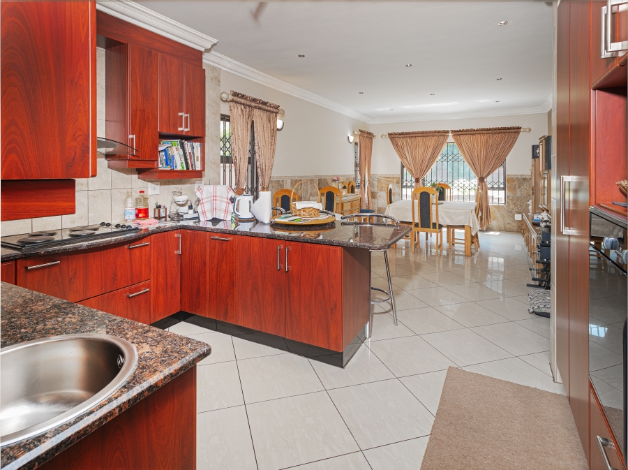 5 Bedroom Property for Sale in Helderwyk Gauteng