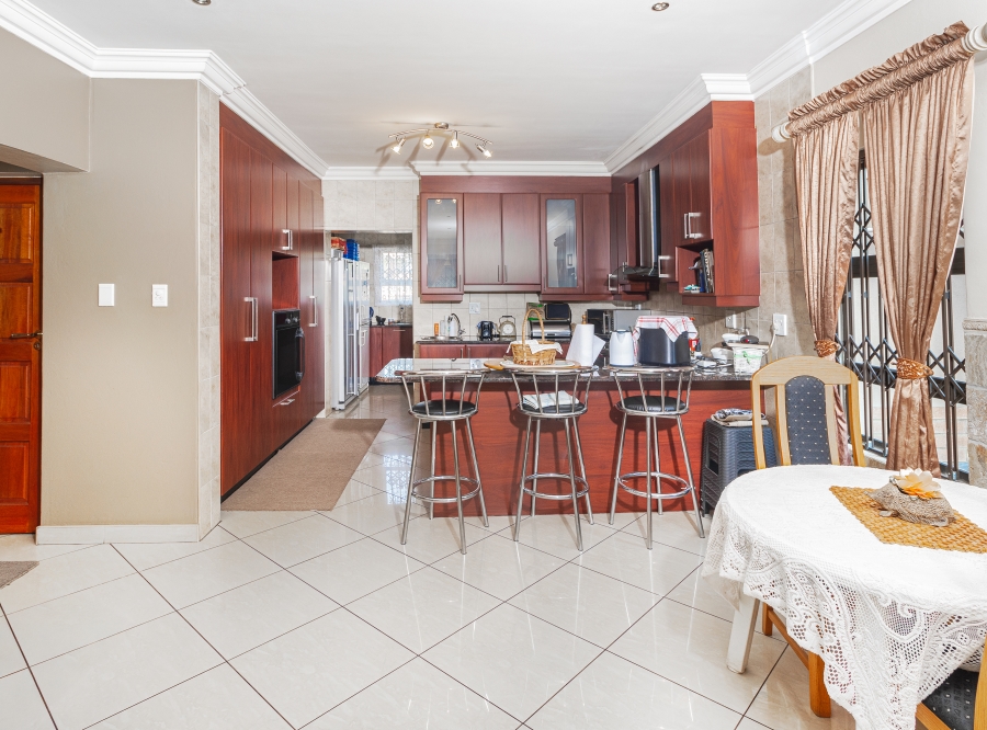 5 Bedroom Property for Sale in Helderwyk Gauteng