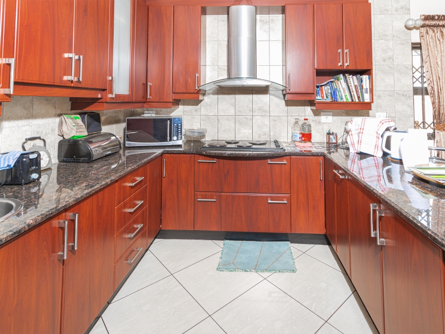 5 Bedroom Property for Sale in Helderwyk Gauteng