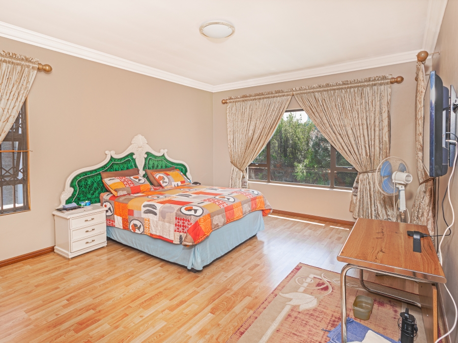 5 Bedroom Property for Sale in Helderwyk Gauteng