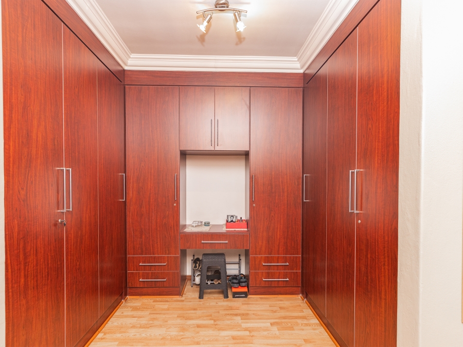 5 Bedroom Property for Sale in Helderwyk Gauteng