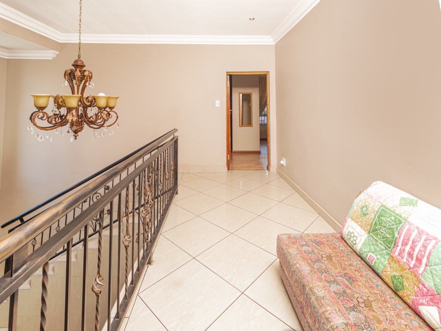 5 Bedroom Property for Sale in Helderwyk Gauteng