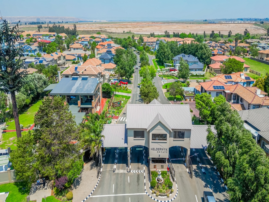 5 Bedroom Property for Sale in Helderwyk Gauteng
