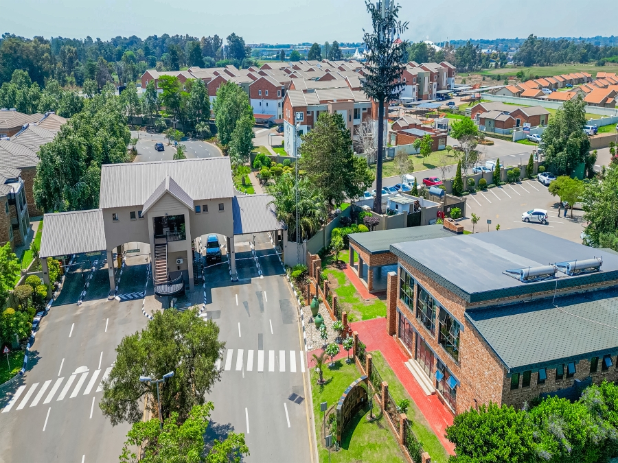 5 Bedroom Property for Sale in Helderwyk Gauteng