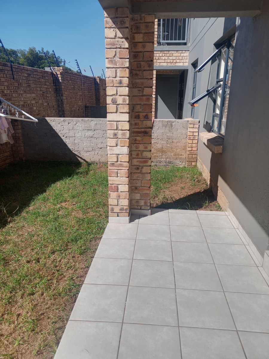 2 Bedroom Property for Sale in Cloverdene Gauteng