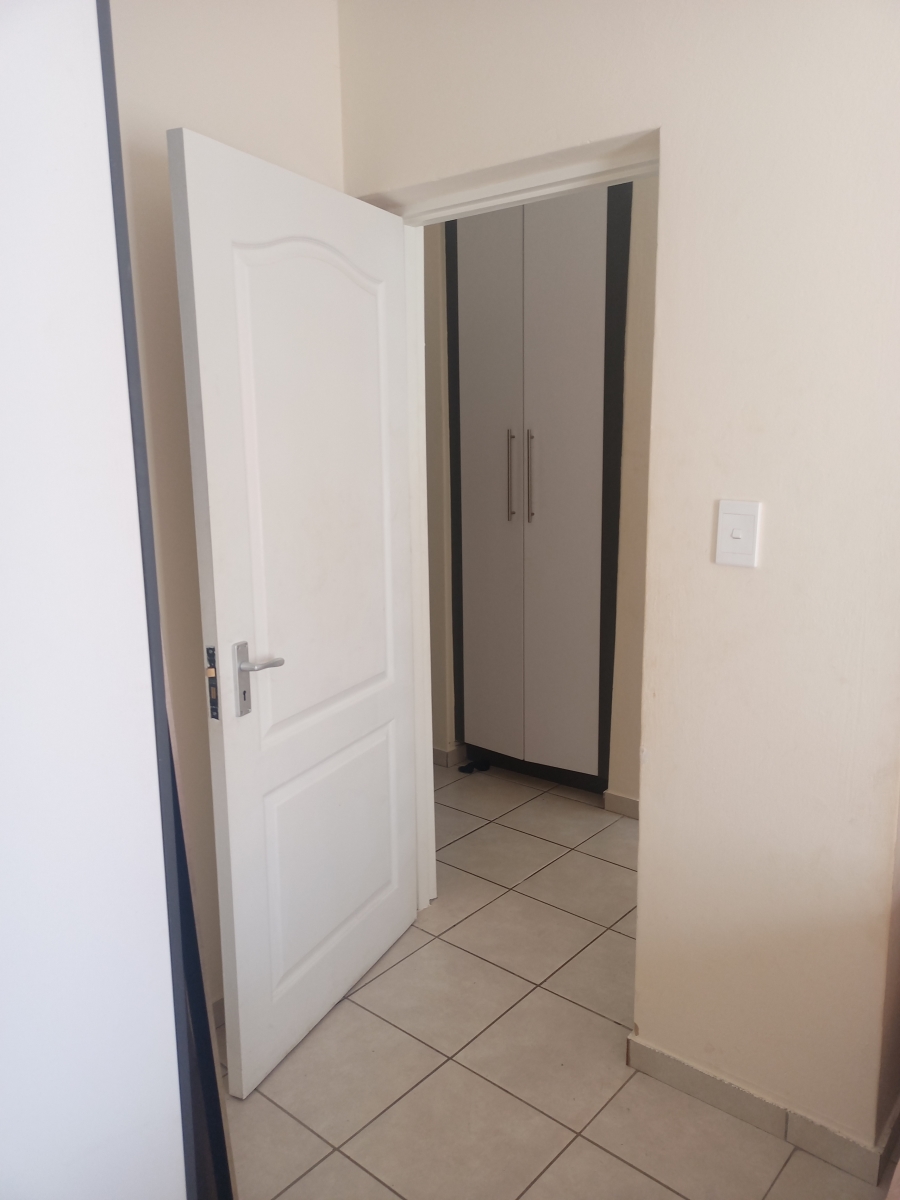 2 Bedroom Property for Sale in Cloverdene Gauteng