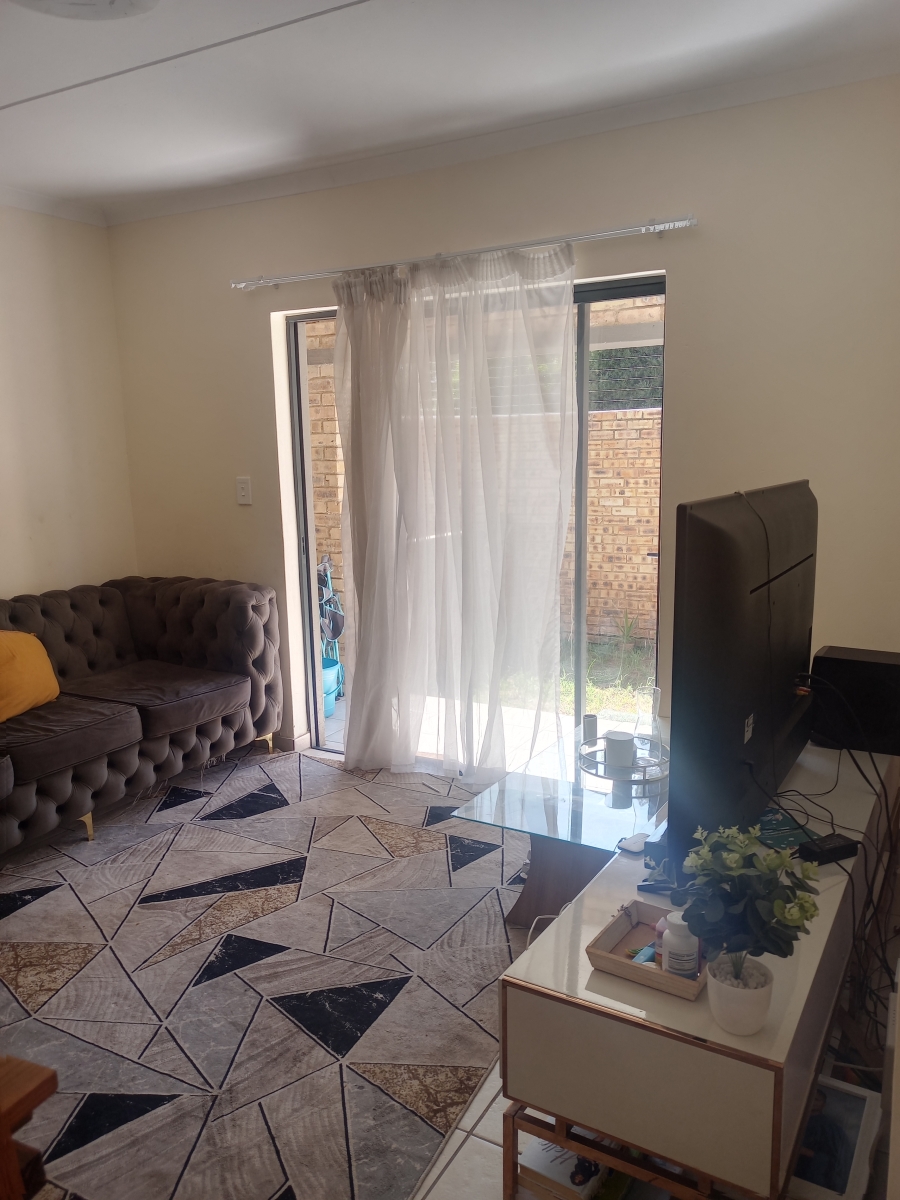 2 Bedroom Property for Sale in Cloverdene Gauteng