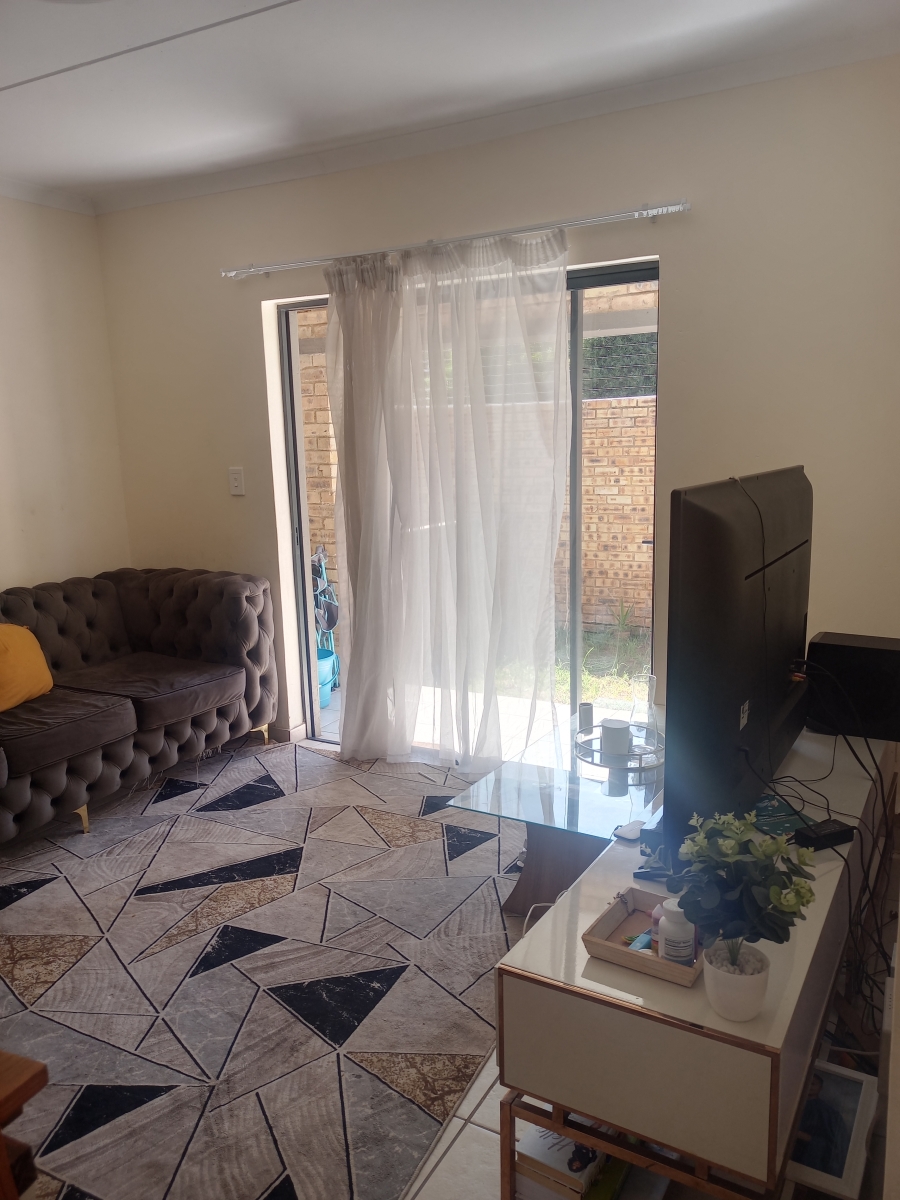 2 Bedroom Property for Sale in Cloverdene Gauteng