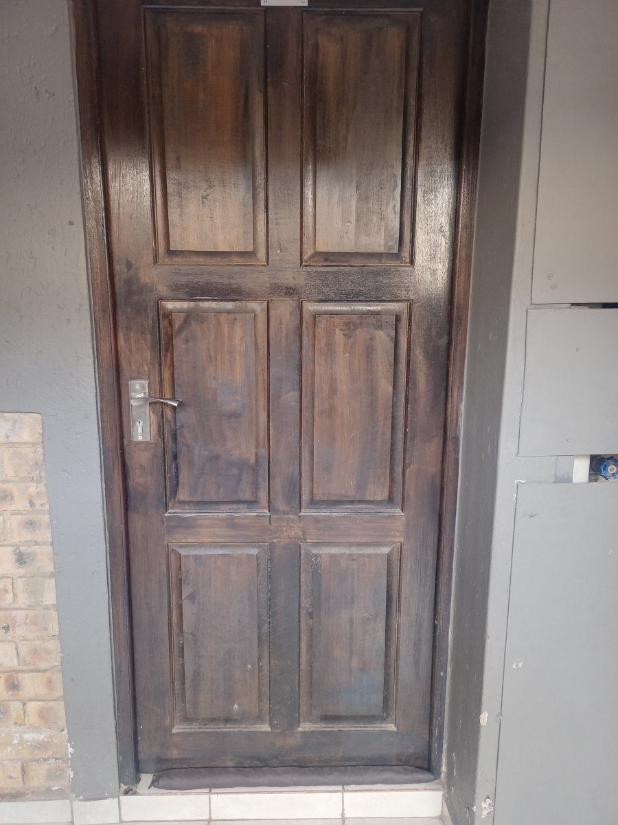 2 Bedroom Property for Sale in Cloverdene Gauteng