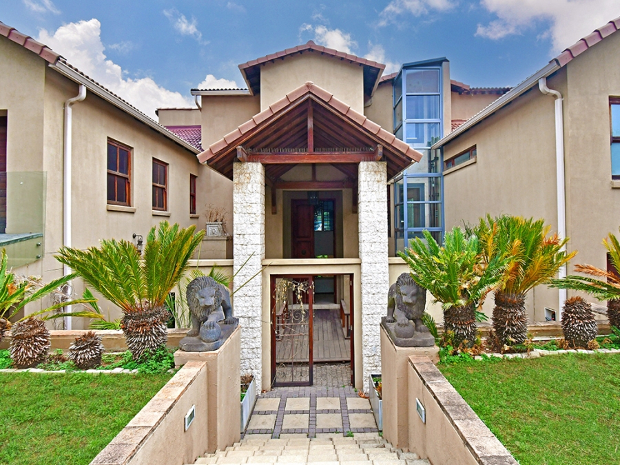4 Bedroom Property for Sale in Benmore Gardens Gauteng