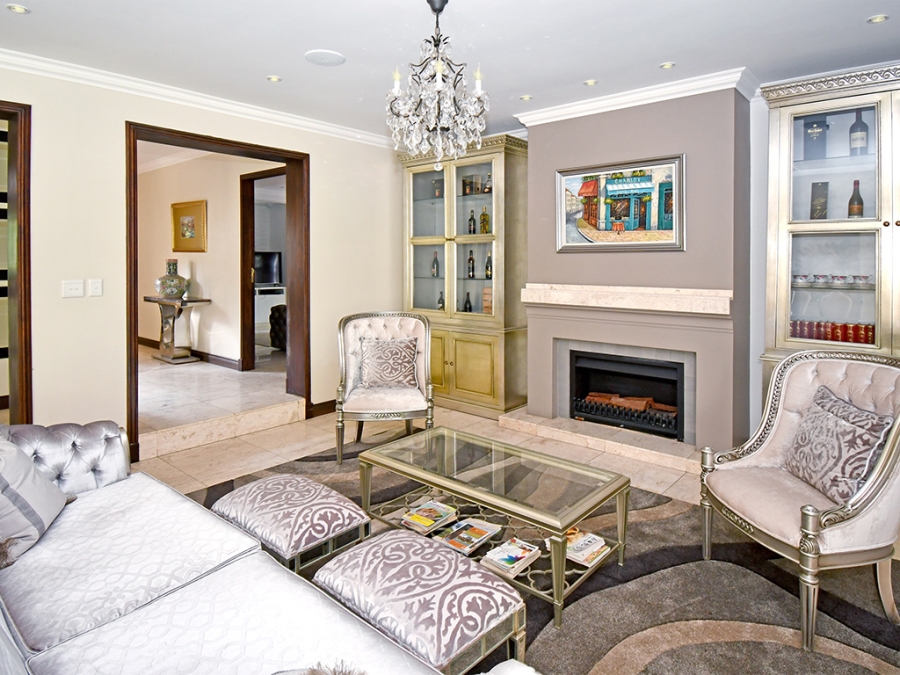 4 Bedroom Property for Sale in Benmore Gardens Gauteng