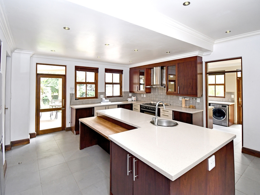 4 Bedroom Property for Sale in Benmore Gardens Gauteng