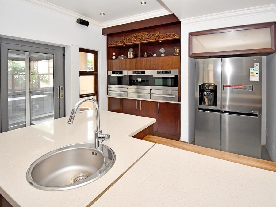 4 Bedroom Property for Sale in Benmore Gardens Gauteng