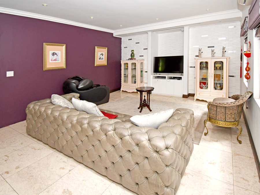4 Bedroom Property for Sale in Benmore Gardens Gauteng