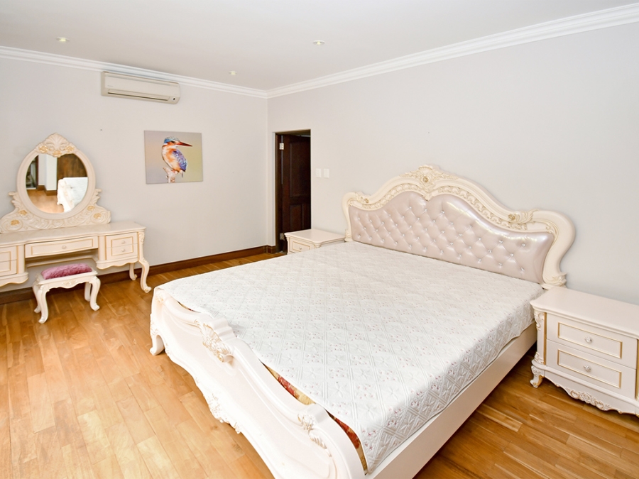 4 Bedroom Property for Sale in Benmore Gardens Gauteng