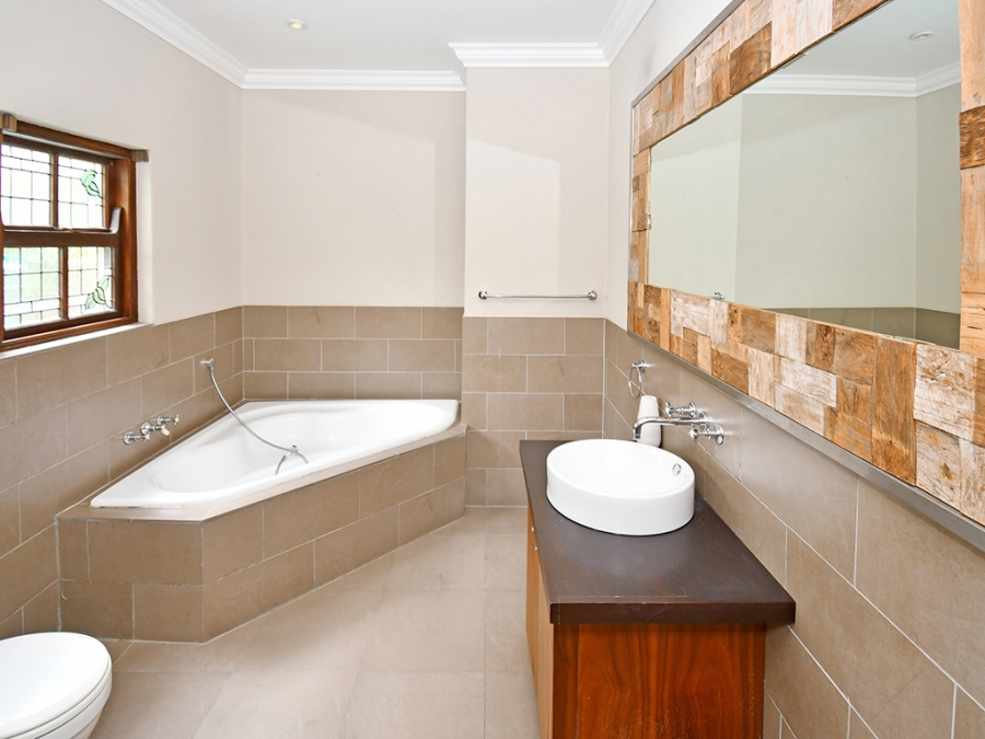 4 Bedroom Property for Sale in Benmore Gardens Gauteng