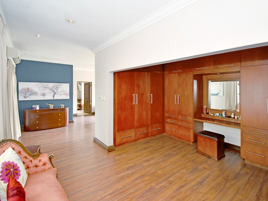 4 Bedroom Property for Sale in Benmore Gardens Gauteng