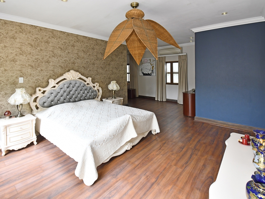 4 Bedroom Property for Sale in Benmore Gardens Gauteng