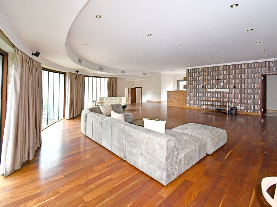 4 Bedroom Property for Sale in Benmore Gardens Gauteng
