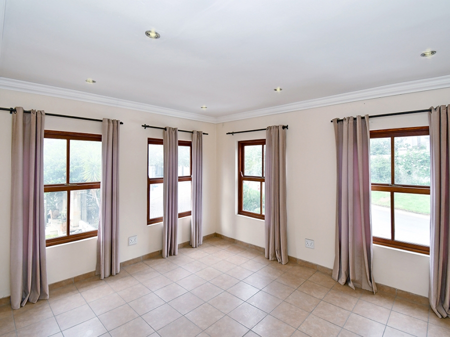 4 Bedroom Property for Sale in Benmore Gardens Gauteng