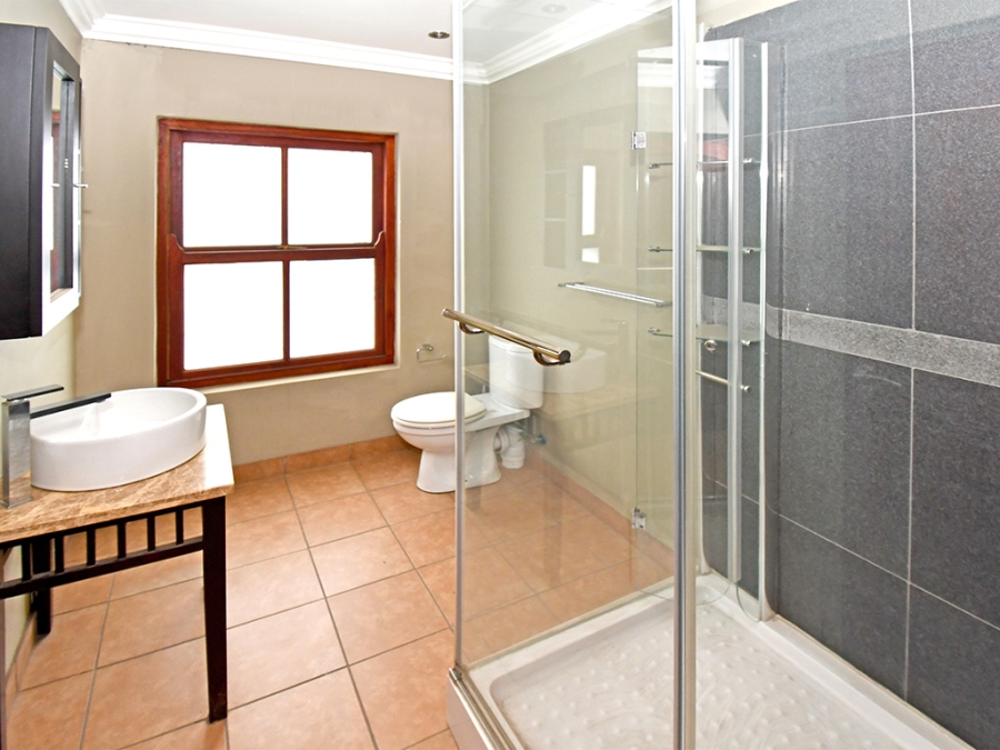 4 Bedroom Property for Sale in Benmore Gardens Gauteng