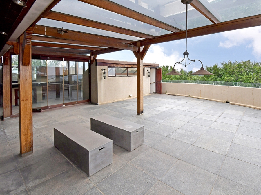4 Bedroom Property for Sale in Benmore Gardens Gauteng