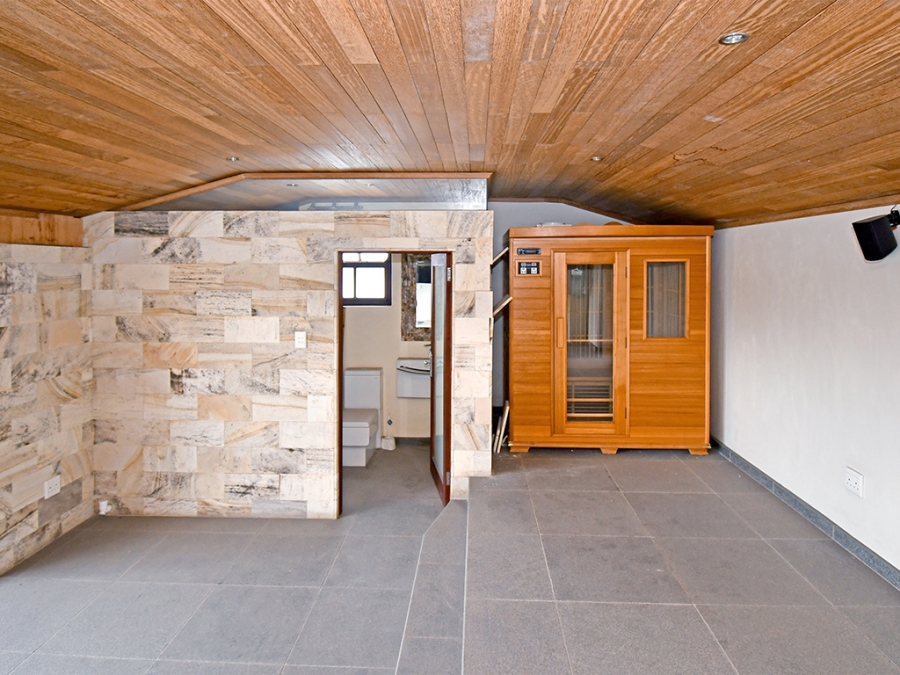4 Bedroom Property for Sale in Benmore Gardens Gauteng